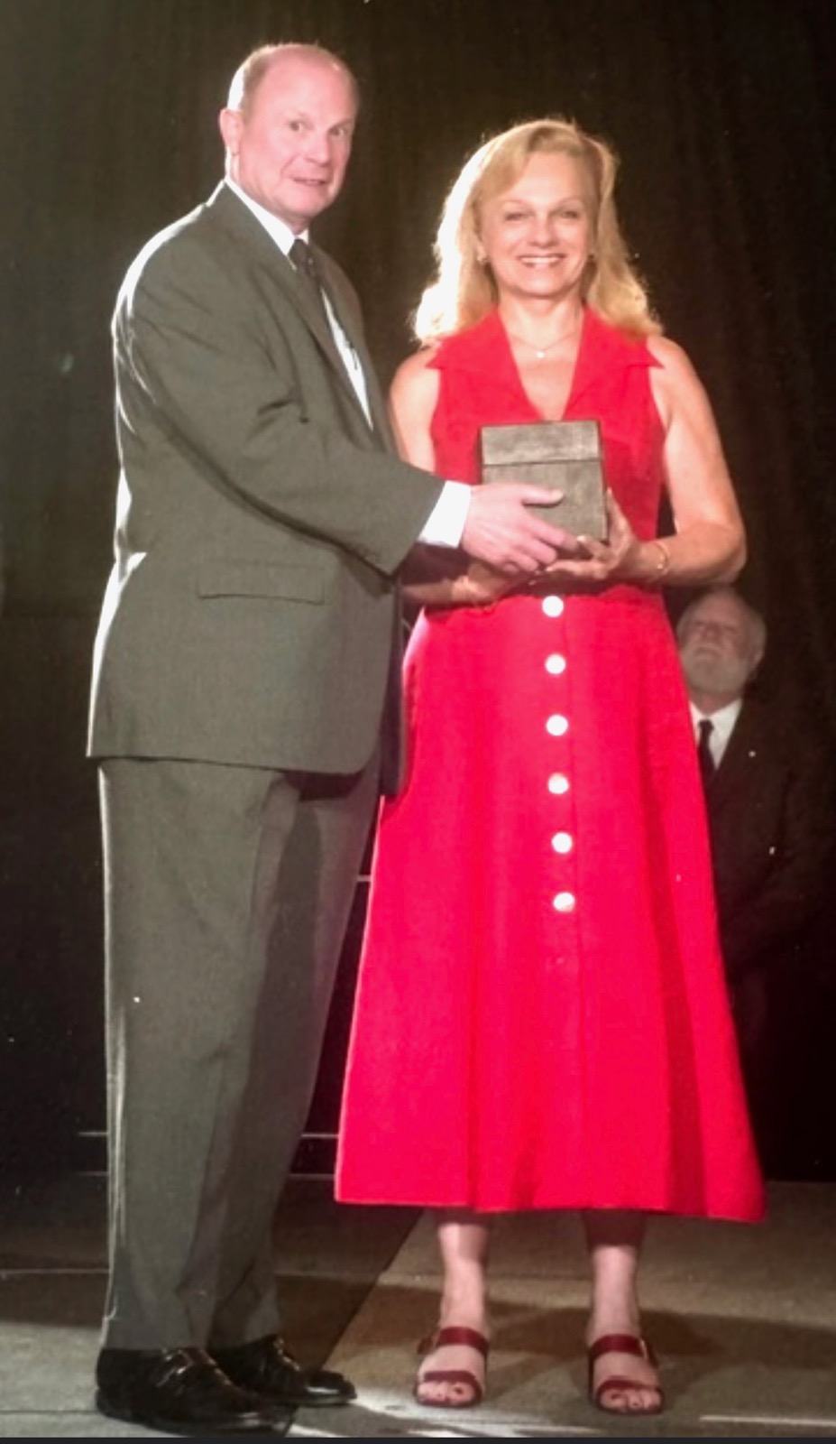 Isabelle Chapuis receiving the San José State University President’s Award for Outstanding Professional Attainment from Don Kassing