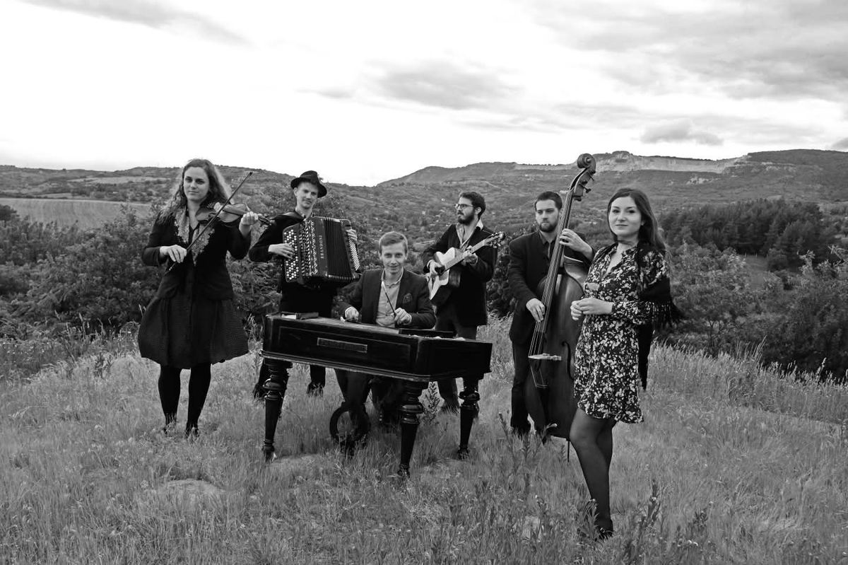Taraf de Akacfa ensemble
